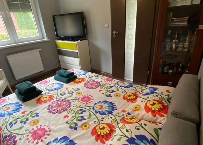 DOM NA KASZUBACH NAD JEZIOREM OSTRZYCKIM, SAUNA i BALIA